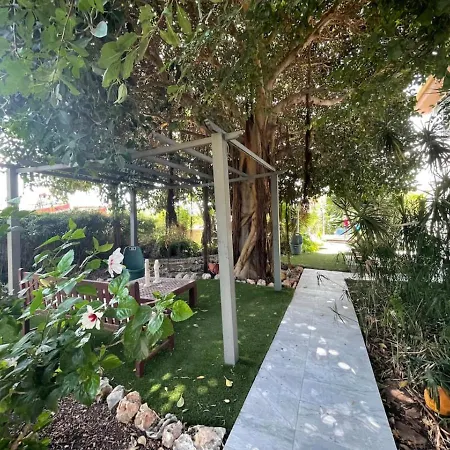 Con Bano Privado Frente A La Piscina, Maximo 2 Personas, No Es La Casa Completa *