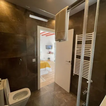 Homestay Con Bano Privado Frente A La Piscina, Maximo 2 Personas, No Es La Casa Completa *