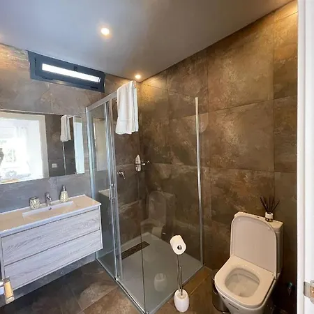 Homestay Con Bano Privado Frente A La Piscina, Maximo 2 Personas, No Es La Casa Completa