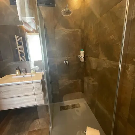 Con Bano Privado Frente A La Piscina, Maximo 2 Personas, No Es La Casa Completa *