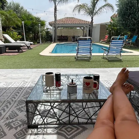 Con Bano Privado Frente A La Piscina, Maximo 2 Personas, No Es La Casa Completa * San Vicente Raspeig