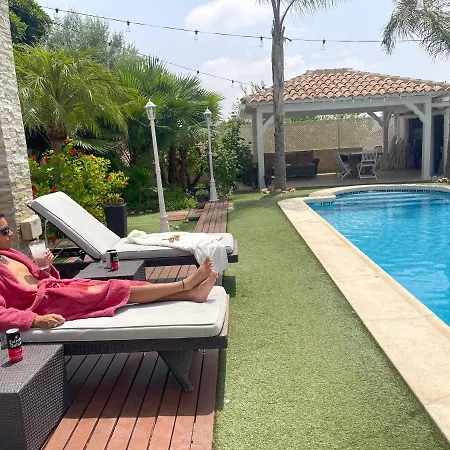 Con Bano Privado Frente A La Piscina, Maximo 2 Personas, No Es La Casa Completa San Vicente Raspeig