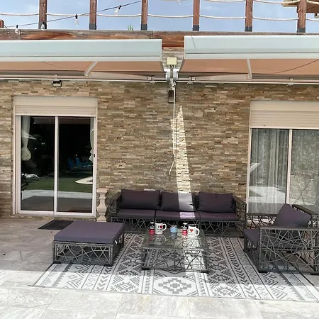 Con Bano Privado Frente A La Piscina, Maximo 2 Personas, No Es La Casa Completa
